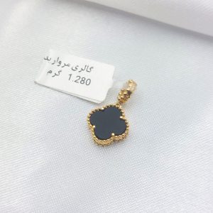آویز طلا مدل ونکلیف سیاه کد 6276